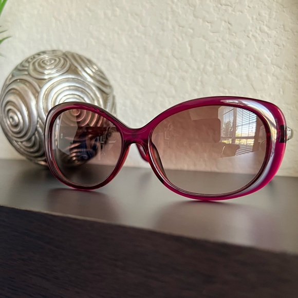 ELLE Designer Sunglasses in Purple with Rose Gradient Lens - Picture 3 of 8
